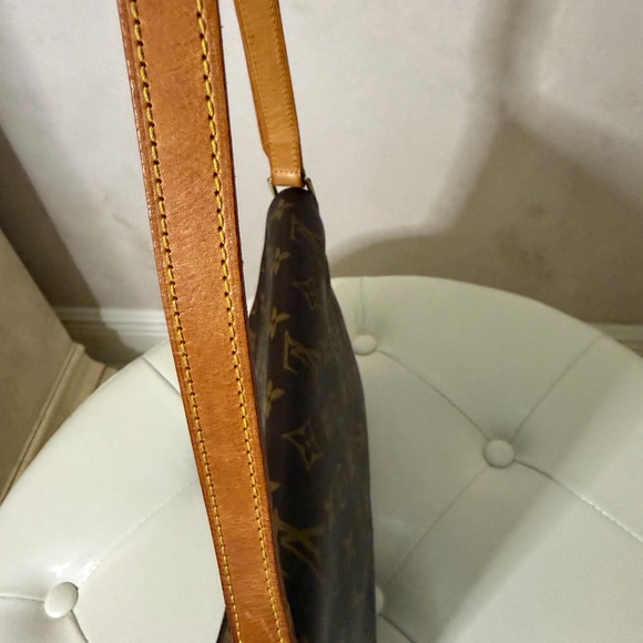 Louis Vuitton Brown and Tan Monogram Shoulder Bag - Picture 4 of 11